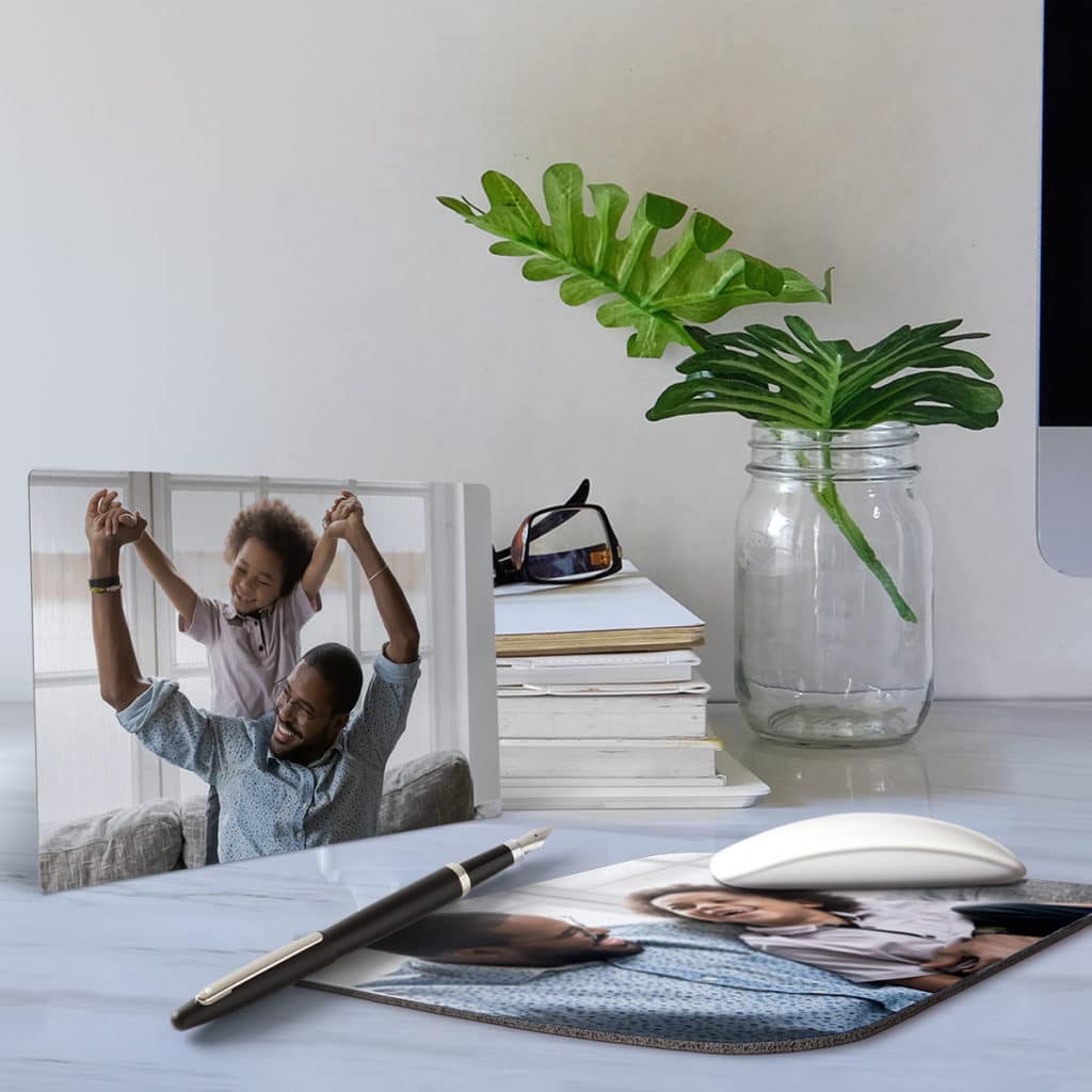 Create photo gifts to decorate Dad's desk