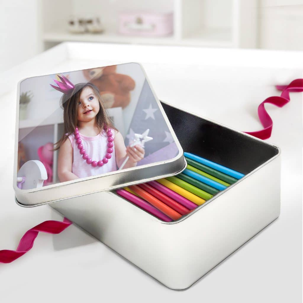 rectangular tin printed with photo on lid makes a perfect travel art box