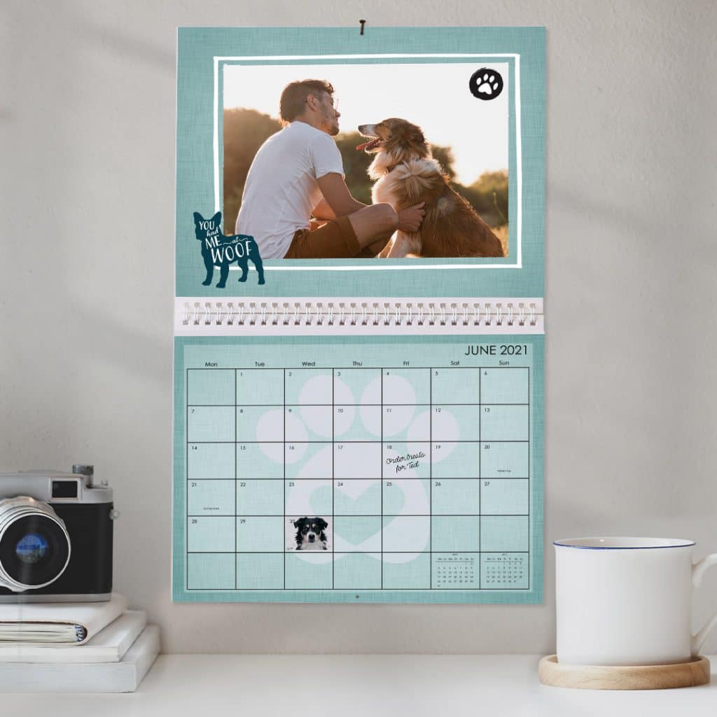 Create customised wall calendar with favourite pictures